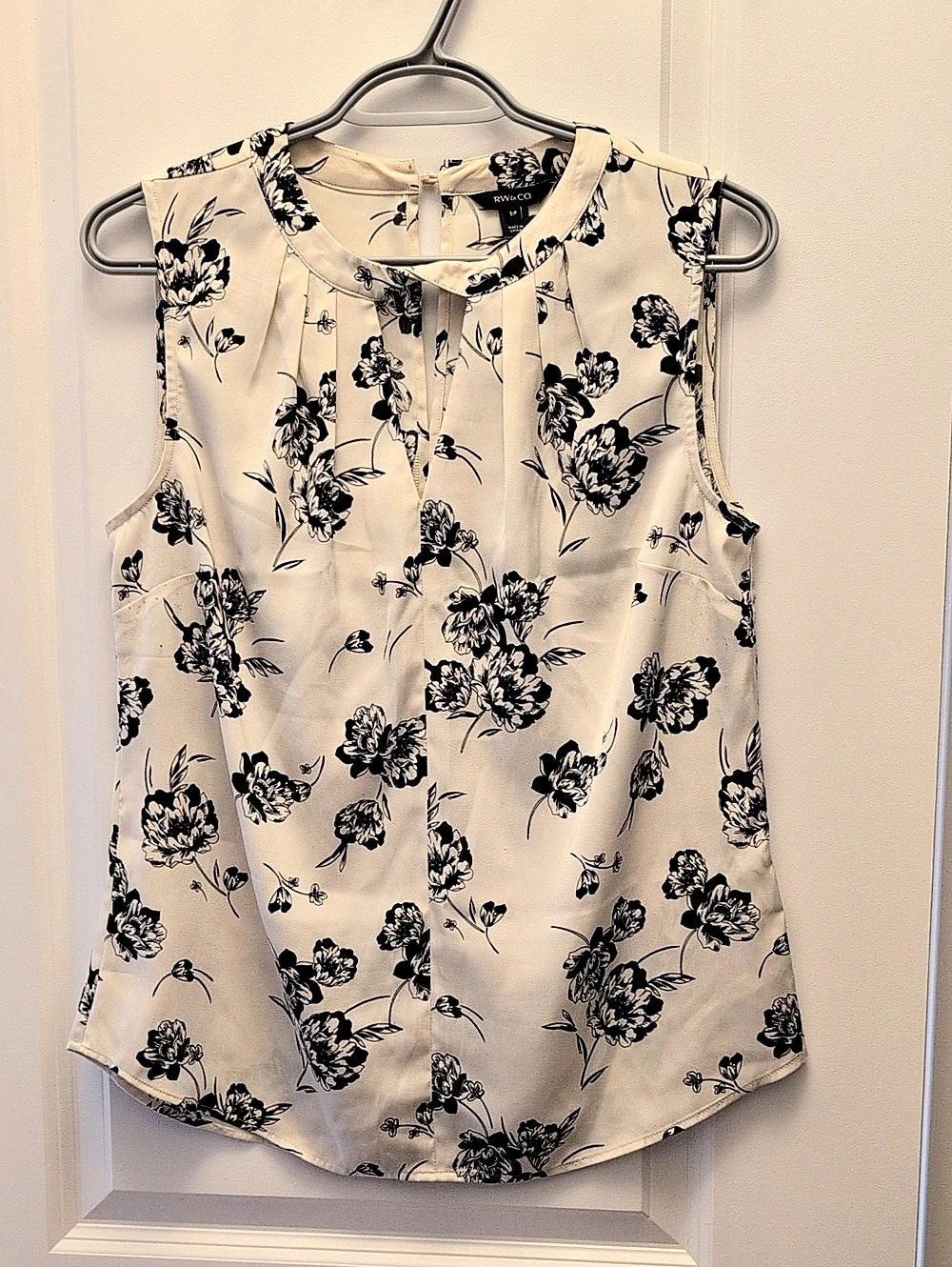 RW&CO. Floral Blouse in White & Black